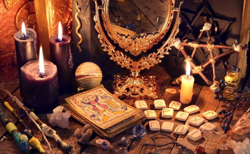 3 Magic candles and a mirror  .Powerful Magic Spells